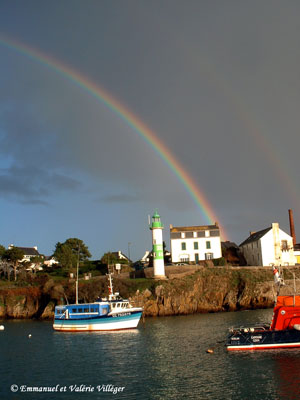 Arc-en-ciel à Doëlan pendant un après-midi d'hiver ensoleillé