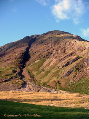 Les montagnes de Glencoe vues près Clachaig Inn