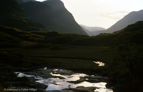 Pass of Glencoe en fin de journée. Pour prendre cette photo, il a fallu affronter des nuées de midges.