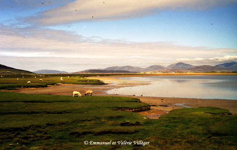 Taobh Tuath (Northton), behind the machair, the beach of Scarista and North Harris hills