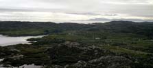 The eastern coast of Harris is very mineral and provides excellent views on Skye (Trotternish)