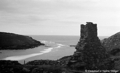 Along the coastal path near Gearrannan, a house which was not restored