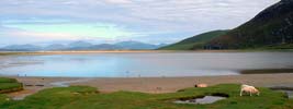 La plage de Scarista derrière le loch vue du Visitor Center de Tuaobh Tuàth