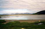 La plage de Scarista derrière le loch vue du Visitor Center de Tuaobh Tuàth