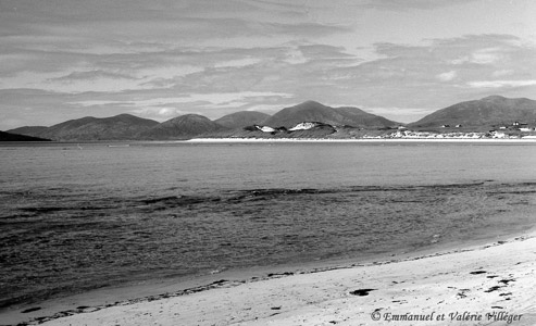 Plage de Seilebost à marée haute, vue sur les dunes de Losgaintir