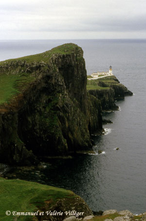 Neist point et ses falaises impressionantes. Le phare est à vendre....