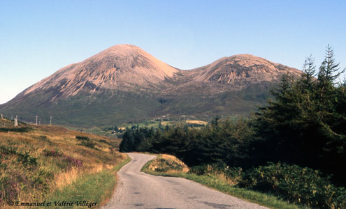 Les Red Hills, rondes et érodées, visitées sur la route d'Elgol