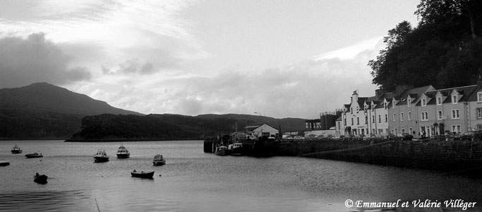 Le port de Portree et ses petites maisons