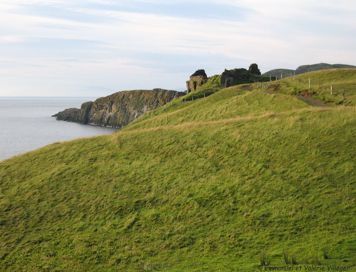 Le chateau de Duntulm vu du parking