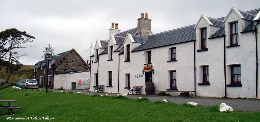 La rangée de maisons blanches à Stein